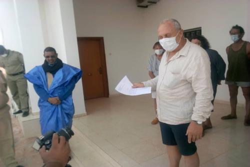 Le wali du Tagant supervise la libération de cinq touristes et d’un guide sortis de la quatorzaine Le wali du Tagant supervise la libération de cinq touristes et d’un guide sortis de la quatorzaine