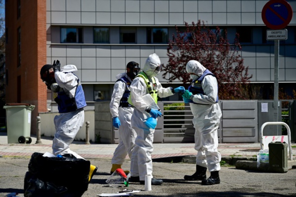 Coronavirus: plus de 10.000 morts en Italie, Trump renonce à boucler New York