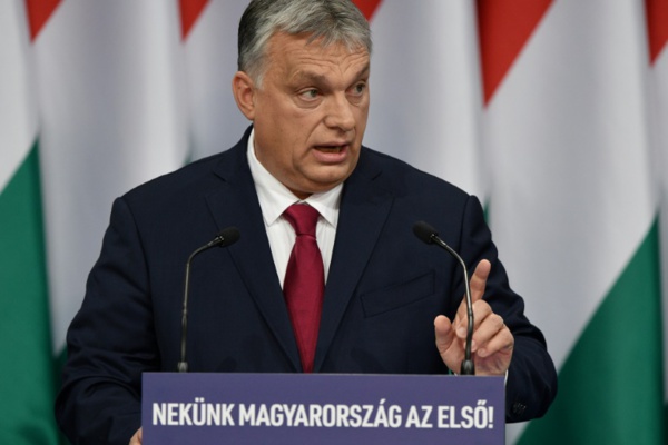 Hongrie: une "loi coronavirus" assure à Viktor Orban des pouvoirs quasi illimités Hongrie: une "loi coronavirus" assure à Viktor Orban des pouvoirs quasi illimités