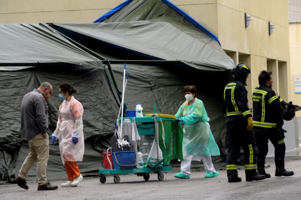 L'Espagne dépasse les 9.000 morts mais la pandémie ralentit
