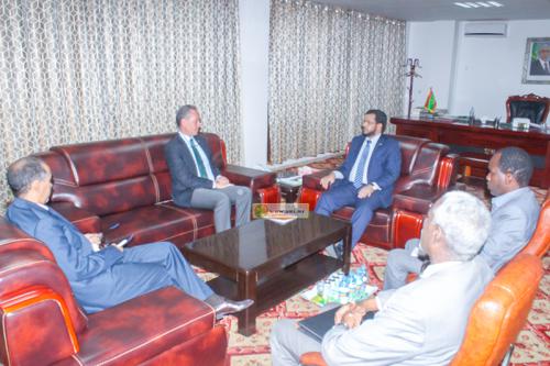 Le ministre des Affaires islamiques reçoit le représentant de l'UNICEF en Mauritanie Le ministre des Affaires islamiques reçoit le représentant de l'UNICEF en Mauritanie