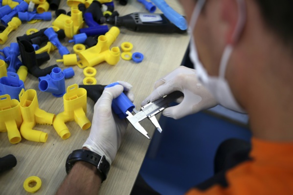 Des "bricoleurs" aux start-up, l'impression 3D face au coronavirus Des "bricoleurs" aux start-up, l'impression 3D face au coronavirus