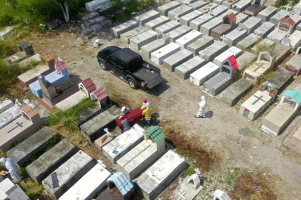 Equateur: le coronavirus sème le chaos à Guayaquil, la capitale économique Equateur: le coronavirus sème le chaos à Guayaquil, la capitale économique