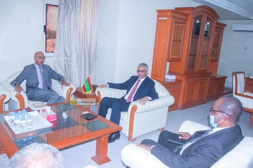 Le Délégué Général à la Solidarité Nationale et à la Lutte contre l’Exclusion « TAAZOUR » reçoit le Directeur de l'AFD en Mauritanie Le Délégué Général à la Solidarité Nationale et à la Lutte contre l’Exclusion « TAAZOUR » reçoit le Directeur de l'AFD en Mauritanie