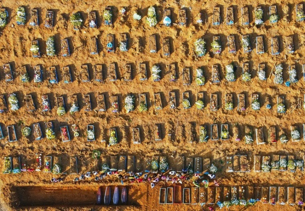 Brésil: Manaus, en Amazonie, plongée dans le chaos avec le coronavirus Brésil: Manaus, en Amazonie, plongée dans le chaos avec le coronavirus