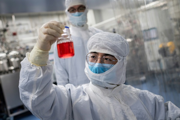 Virus: en Chine, un possible vaccin se fabrique déjà à grande échelle