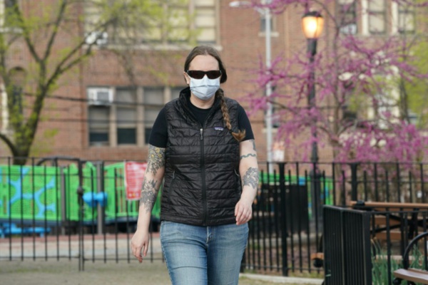 Coronavirus: la lutte à domicile de soignants aguerris sur des urgences lointaines Coronavirus: la lutte à domicile de soignants aguerris sur des urgences lointaines