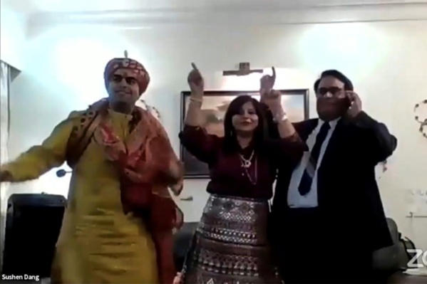 Confinés, des couples indiens se marient en ligne Confinés, des couples indiens se marient en ligne