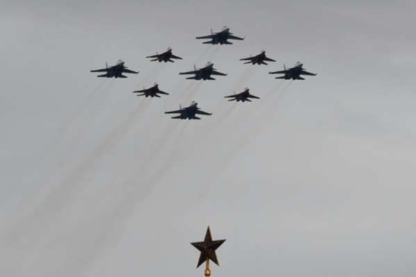 Commémorations de 1945: unie, la Russie est "invincible", affirme Poutine