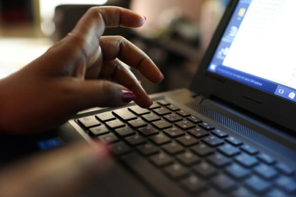 Télétravail, "open space", "coworking": le coronavirus va changer la vie de bureau