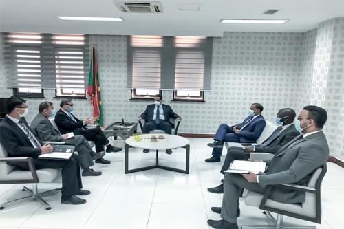 Les ministres de l’Economie et de l’Equipement s’entretiennent avec l’ambassadeur de Chine Les ministres de l’Economie et de l’Equipement s’entretiennent avec l’ambassadeur de Chine