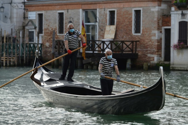 Les gondoles de retour sur les canaux de Venise, en attendant les touristes
