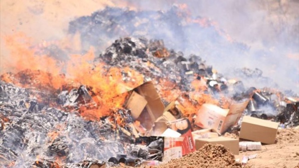 Akjoujt: Incinération de produits périmés Akjoujt: Incinération de produits périmés