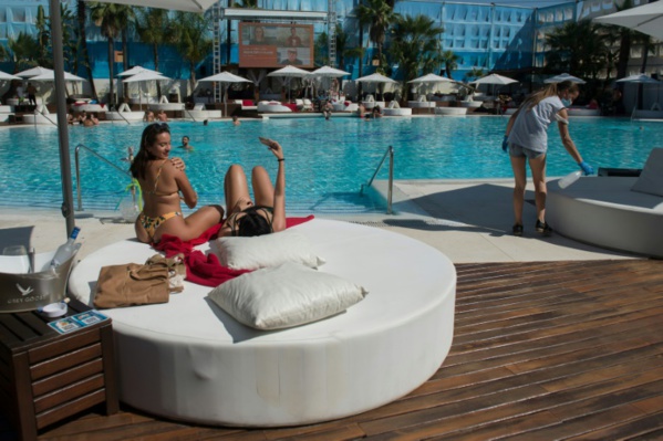 Coronavirus: le monde se déconfine, le Japon lève l'état d'urgence Coronavirus: le monde se déconfine, le Japon lève l'état d'urgence