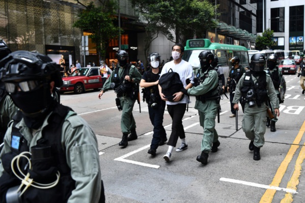 Hong Kong: un important dispositif policier dissuade les manifestants pro-démocratie Hong Kong: un important dispositif policier dissuade les manifestants pro-démocratie