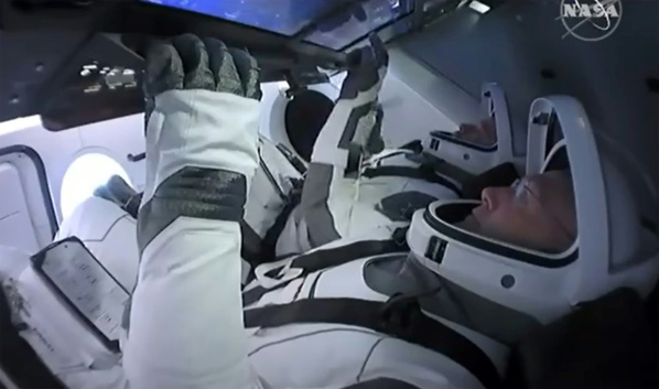 Par crainte de la foudre, SpaceX reporte son premier vol habité à samedi