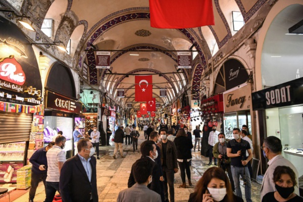 Coronavirus: le Grand Bazar d'Istanbul rouvre, la Turquie lève des restrictions Coronavirus: le Grand Bazar d'Istanbul rouvre, la Turquie lève des restrictions
