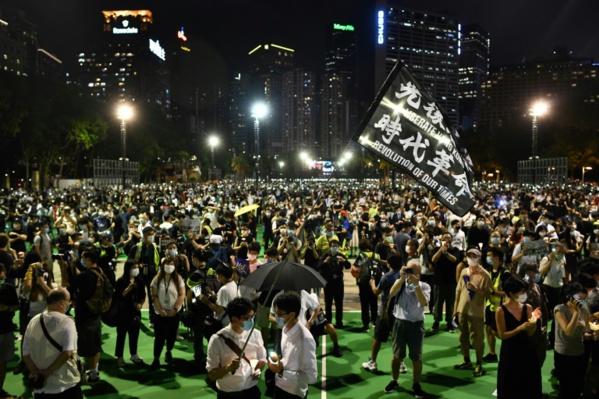 Des milliers de Hongkongais commémorent Tiananmen, malgré l'interdiction