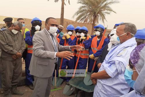 Le wali du Hodh Echarghi supervise le lancement de l’opération de propreté de la ville de Néma