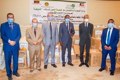 Le conseiller du Premier ministre réceptionne des fournitures médicales offertes par l’association koweïtienne « Direct Aid »