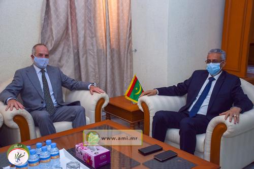 Le Délégué Général reçoit l'Ambassadeur de Grande Bretagne en Mauritanie Le Délégué Général reçoit l'Ambassadeur de Grande Bretagne en Mauritanie