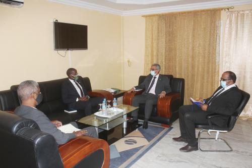 Le commissaire aux droits de l’Homme s’entretient avec le représentant du PNUD Le commissaire aux droits de l’Homme s’entretient avec le représentant du PNUD