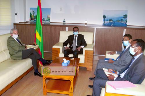 Le ministre du Pétrole s’entretient avec l'ambassadeur d'Espagne en Mauritanie