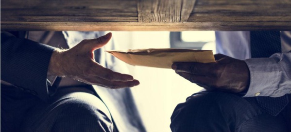 En Mauritanie, la société civile se mobilise contre les affaires de corruption qui éclaboussent l’ancien pouvoir En Mauritanie, la société civile se mobilise contre les affaires de corruption qui éclaboussent l’ancien pouvoir