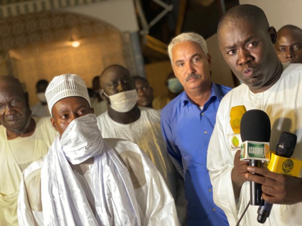 Cheikh Bass Abdou Khadre réceptionne les chameaux convoyés par la Mauritanie.