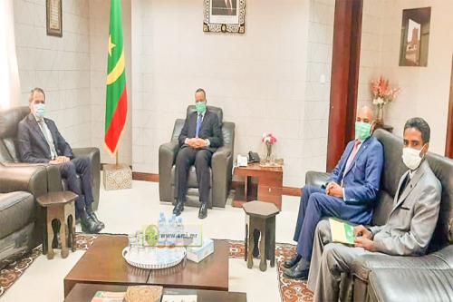 Le ministre des Affaires étrangères reçoit l'ambassadeur du Royaume du Maroc