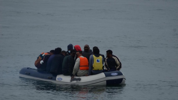 Nouadhibou: Sauvetage de 134 immigrés clandestins après une panne de leur bateau au large de Nouamghar Nouadhibou: Sauvetage de 134 immigrés clandestins après une panne de leur bateau au large de Nouamghar