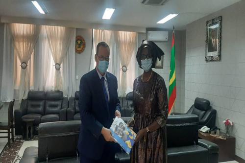 Le ministre des Affaires étrangères reçoit les lettres de créances de la nouvelle représentante du PAM en Mauritanie