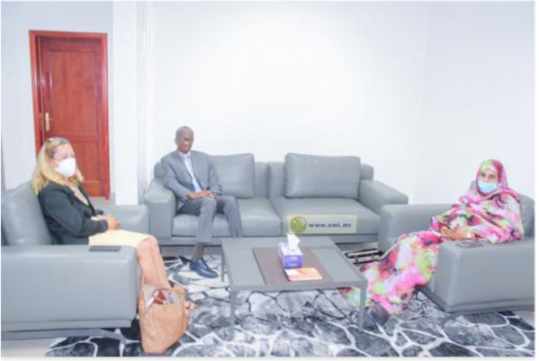 Le président du Conseil constitutionnel reçoit l'ambassadrice de la République Fédérale d'Allemagne Le président du Conseil constitutionnel reçoit l'ambassadrice de la République Fédérale d'Allemagne