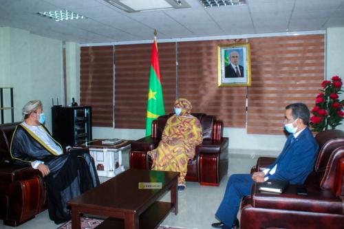 La ministre du Commerce reçoit l'Ambassadeur du Sultanat d'Oman La ministre du Commerce reçoit l'Ambassadeur du Sultanat d'Oman