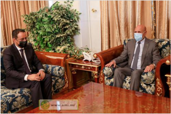 Le Président de la République reçoit une copie du dossier de candidature du Président de la FFRIM à la présidence de la CAF Le Président de la République reçoit une copie du dossier de candidature du Président de la FFRIM à la présidence de la CAF