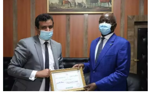 Le ministre de l’intérieur reçoit le prix de la « Personnalité de l’année » Le ministre de l’intérieur reçoit le prix de la « Personnalité de l’année »