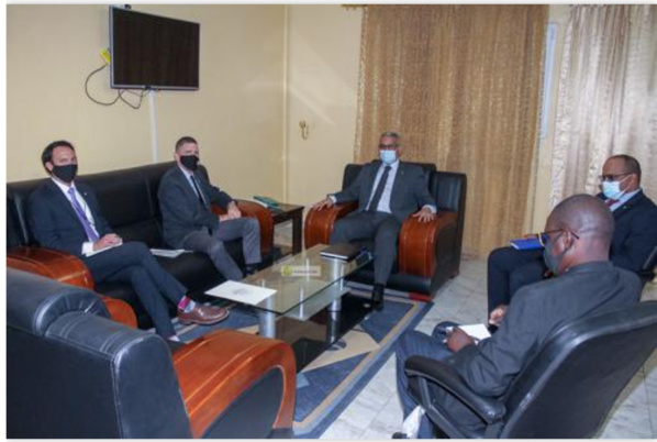 Le commissaire aux Droits de l'l'homme s'entretient avec l'ambassadeur des Etats Unis d'Amérique Le commissaire aux Droits de l'l'homme s'entretient avec l'ambassadeur des Etats Unis d'Amérique