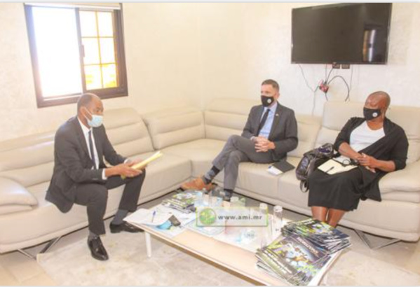 Le ministre de l'emploi reçoit l'ambassadeur américain Le ministre de l'emploi reçoit l'ambassadeur américain