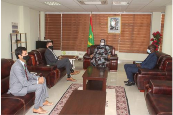 Le ministre du commerce reçoit l'ambassadeur américain Le ministre du commerce reçoit l'ambassadeur américain