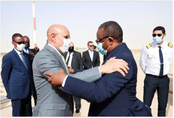 Le Président de la République accueille son homologue bissau-guinéen à l’aéroport de Nouakchott Le Président de la République accueille son homologue bissau-guinéen à l’aéroport de Nouakchott