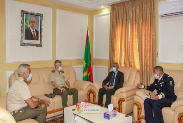 Le ministre de la Défense s’entretient avec le président de la commission mixte mauritano-espagnole de coopération