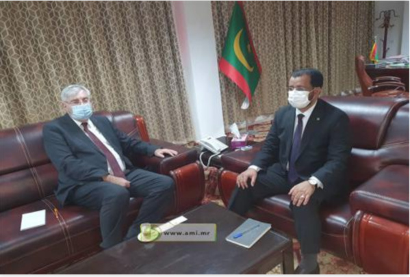 Le ministre des Affaires islamiques s'entretient avec l'ambassadeur sud africain Le ministre des Affaires islamiques s'entretient avec l'ambassadeur sud africain