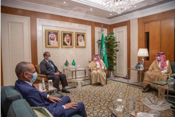 Le ministre des Affaires étrangères s'entretient avec son homologue saoudien Le ministre des Affaires étrangères s'entretient avec son homologue saoudien