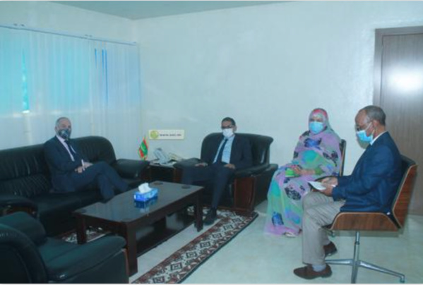 Le ministre des pêches s’entretient avec l’ambassadeur britannique Le ministre des pêches s’entretient avec l’ambassadeur britannique