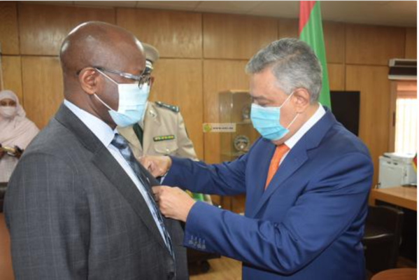 Décoration du Représentant résident du FMI dans notre pays Décoration du Représentant résident du FMI dans notre pays