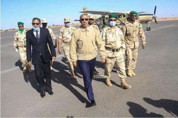 Le ministre de la Défense nationale s'informe à Zouérate sur le déroulement des manœuvres 'Zemmour 2' Le ministre de la Défense nationale s'informe à Zouérate sur le déroulement des manœuvres 'Zemmour 2'