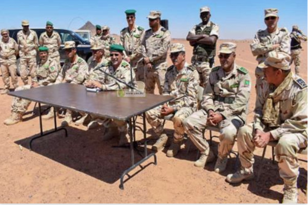 Le Président de la République félicite les participants aux manœuvres "Zemmour 2" Le Président de la République félicite les participants aux manœuvres "Zemmour 2"