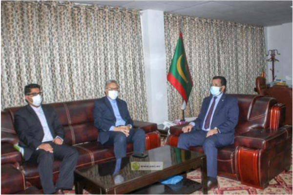 Le ministre des affaires islamiques reçoit l'ambassadeur iranien Le ministre des affaires islamiques reçoit l'ambassadeur iranien