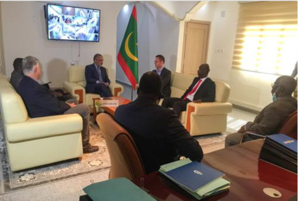 Le président de l'Autorité de la Zone franche de Nouadhibou tient une séance de travail avec le Groupe Mondial de Strongold Le président de l'Autorité de la Zone franche de Nouadhibou tient une séance de travail avec le Groupe Mondial de Strongold