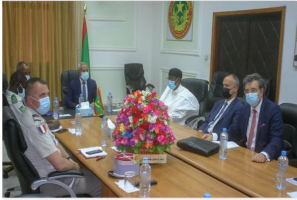 Le ministre de la Défense nationale rencontre une délégation quadripartite chargée du suivi des conclusions du sommet de N’Djamena Le ministre de la Défense nationale rencontre une délégation quadripartite chargée du suivi des conclusions du sommet de N’Djamena